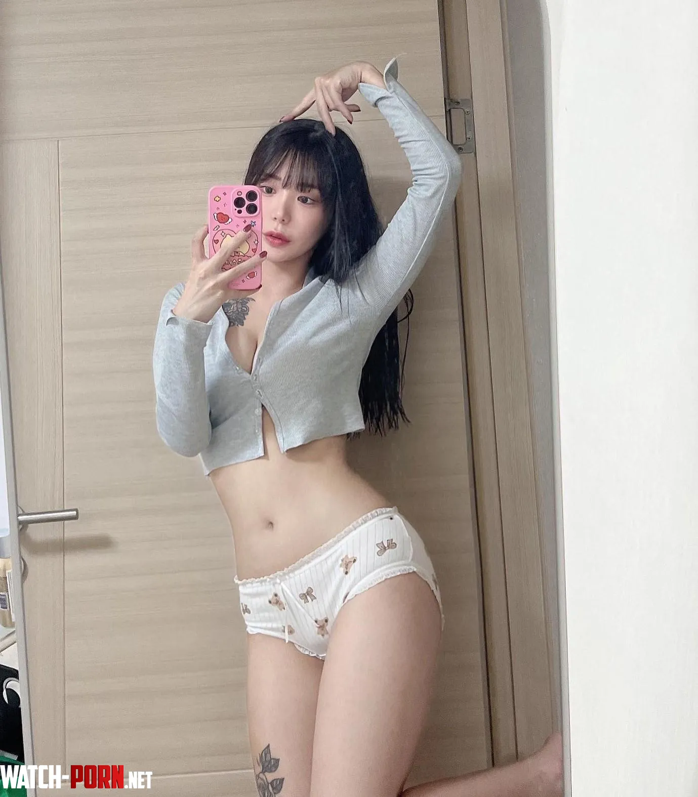 love a long sleeve croptop by Embarrassed_Ninja574