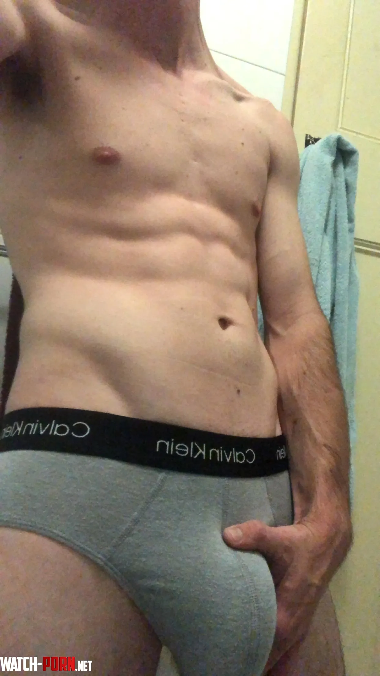 29 m Australia keen to chat with other hot buldge guys  by Such_Engineering8788