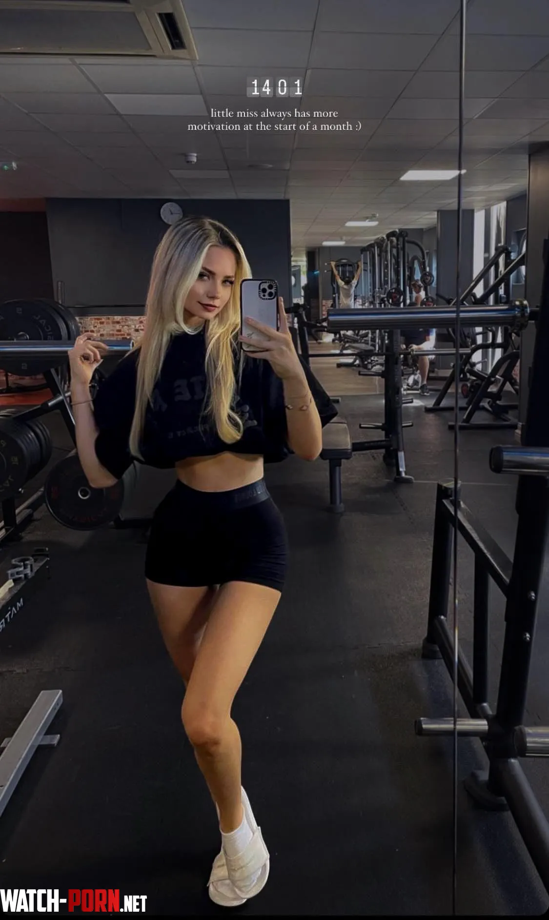 Crop top at the gym by LillyPav