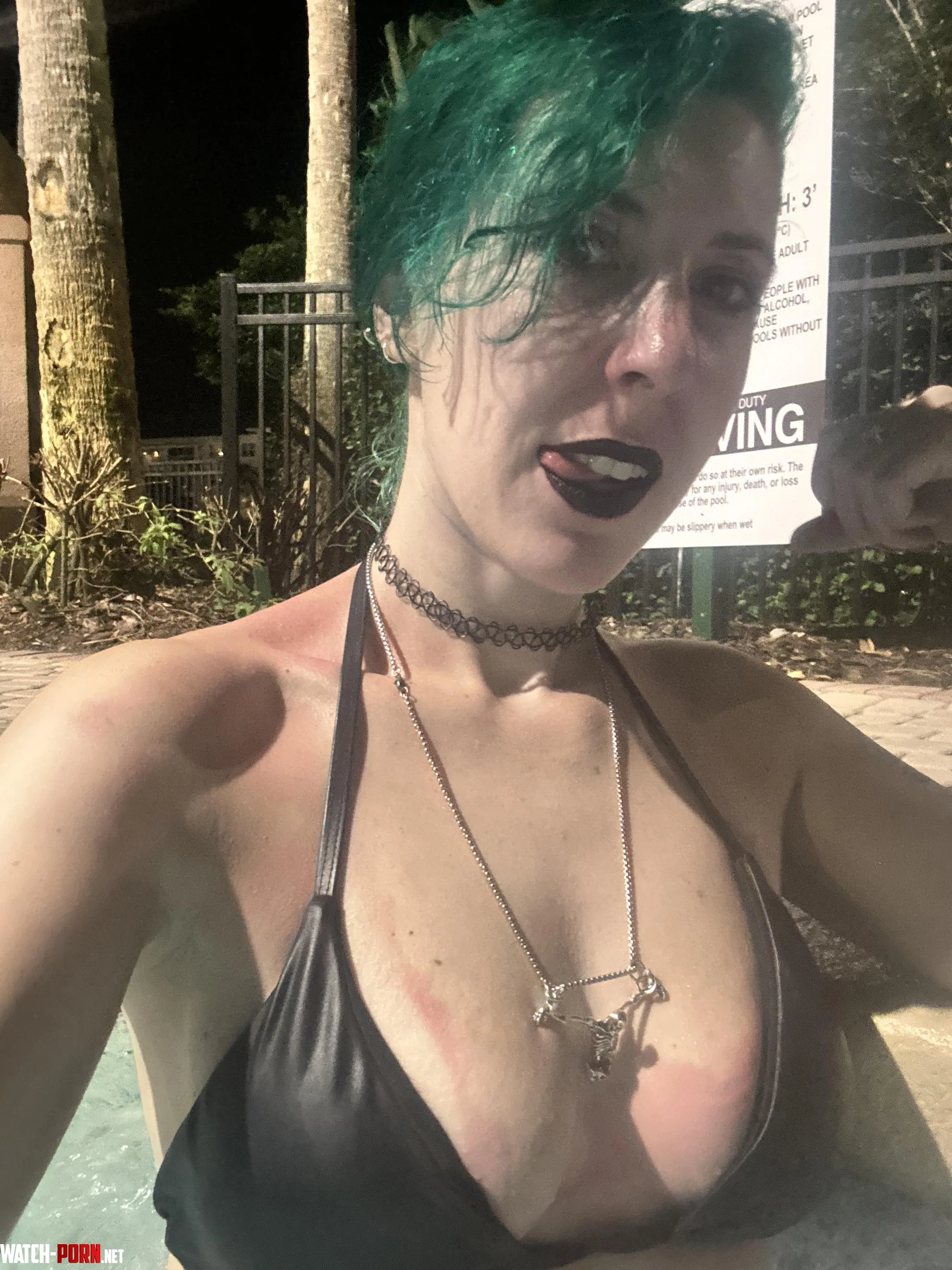Green haired goth by sirenskiss3