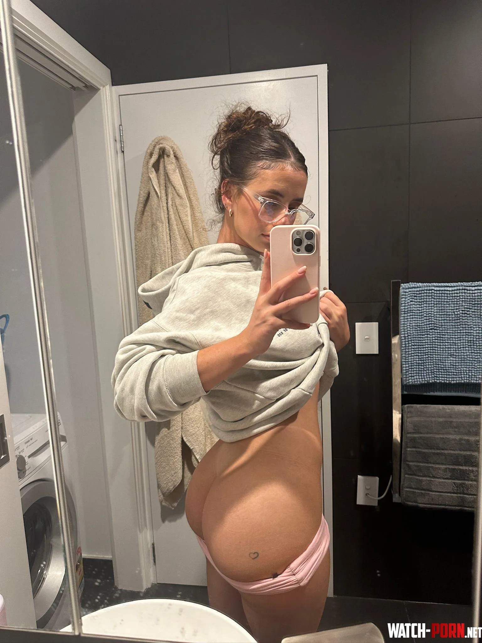 The quick and fast booty mirror pic by lil_misssy
