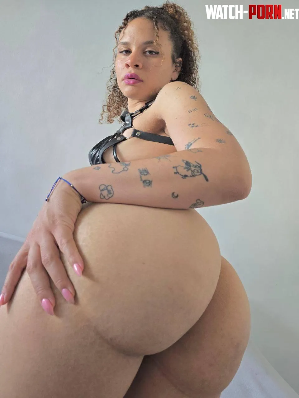 Say yes if you find hot the combination of brunette plus big ass by stefycutee