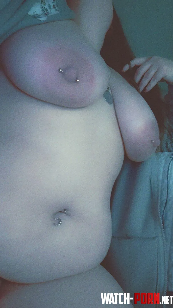 Im kinda shy about showing my belly by danin0pants