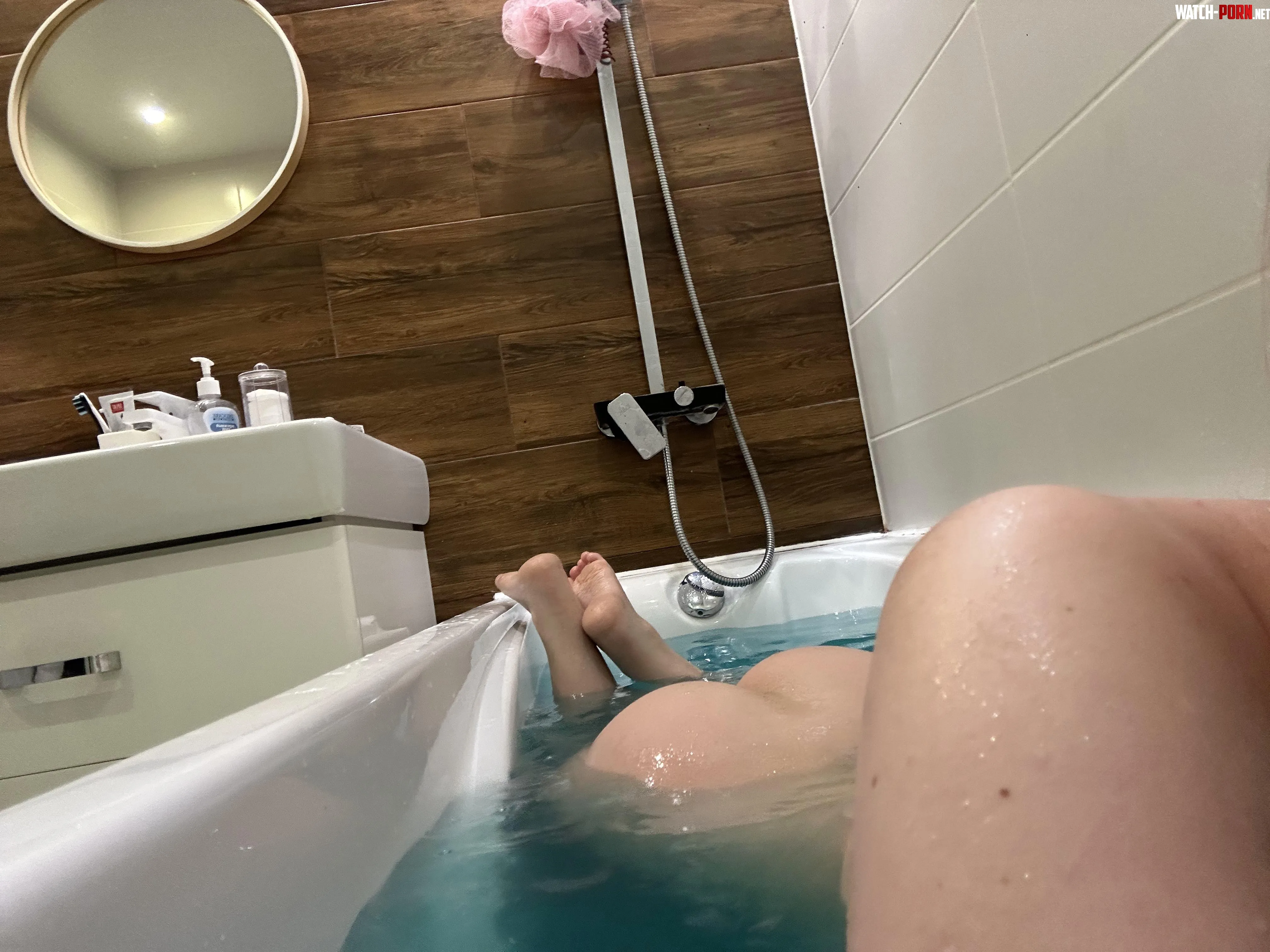 My ass wants to shake right in your face by yan_tropical