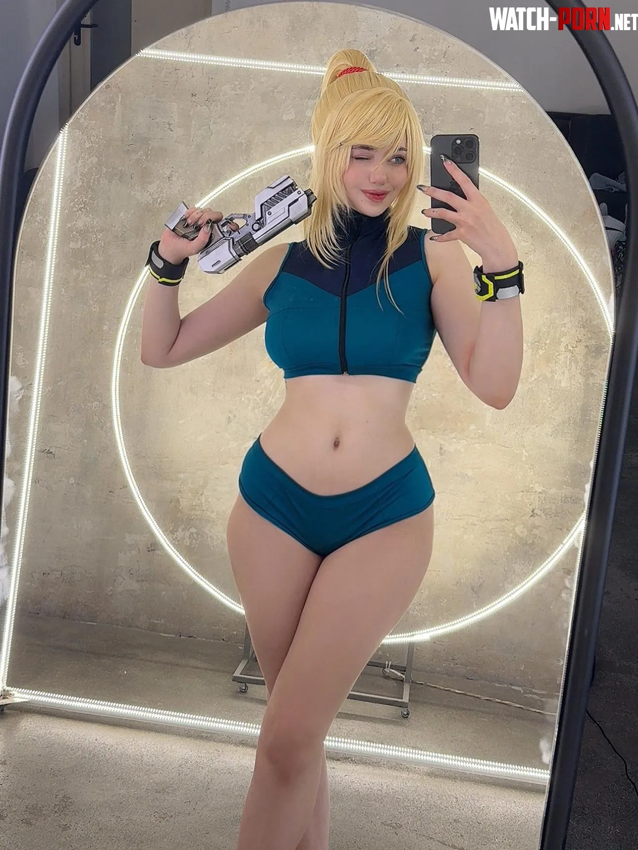 Samus cosplay by Alina Becker by AlinaBecker