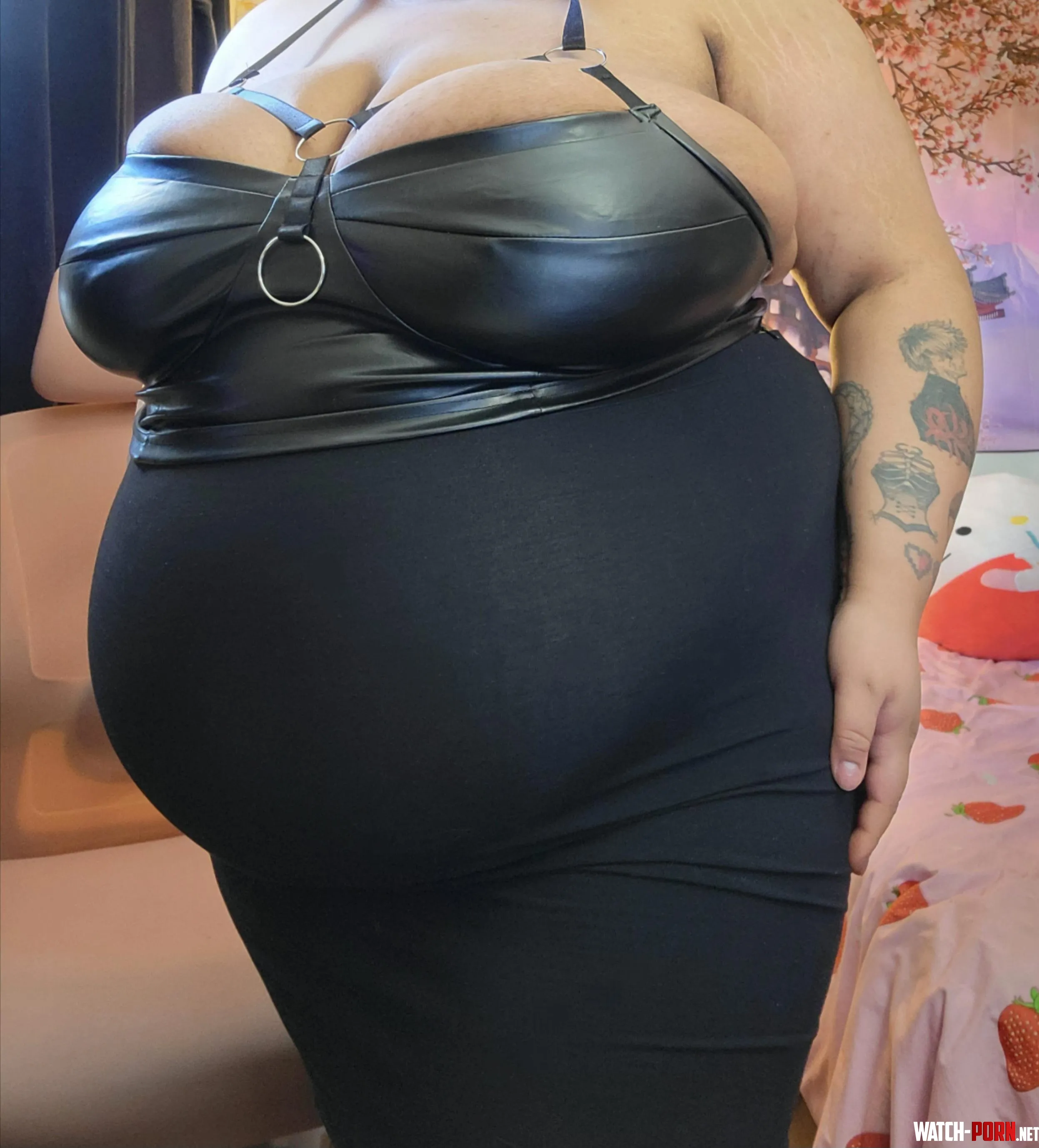 Extreme apple shape  by thiccfatcat