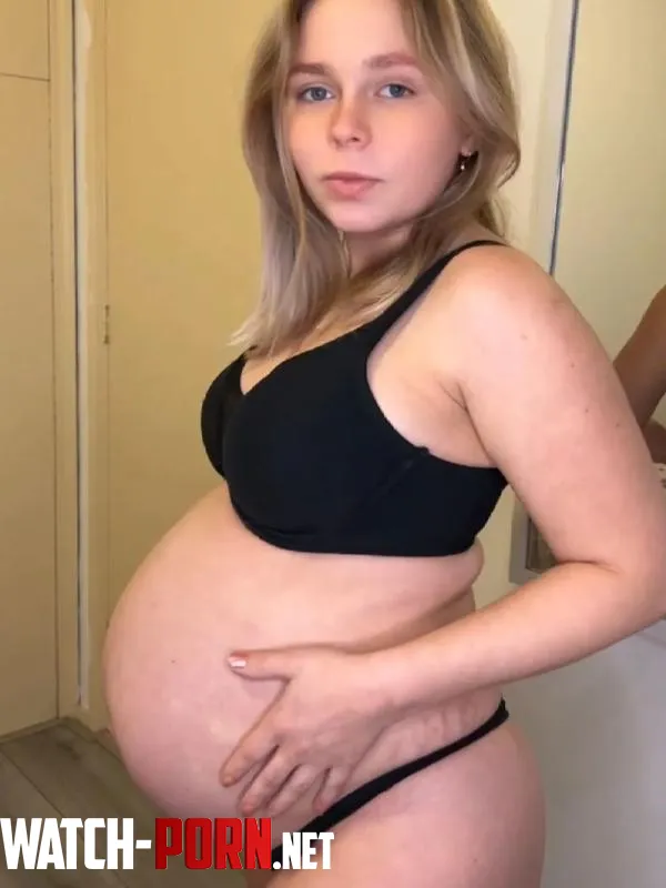 Starting too feel big pregnant by pregnant_brandi