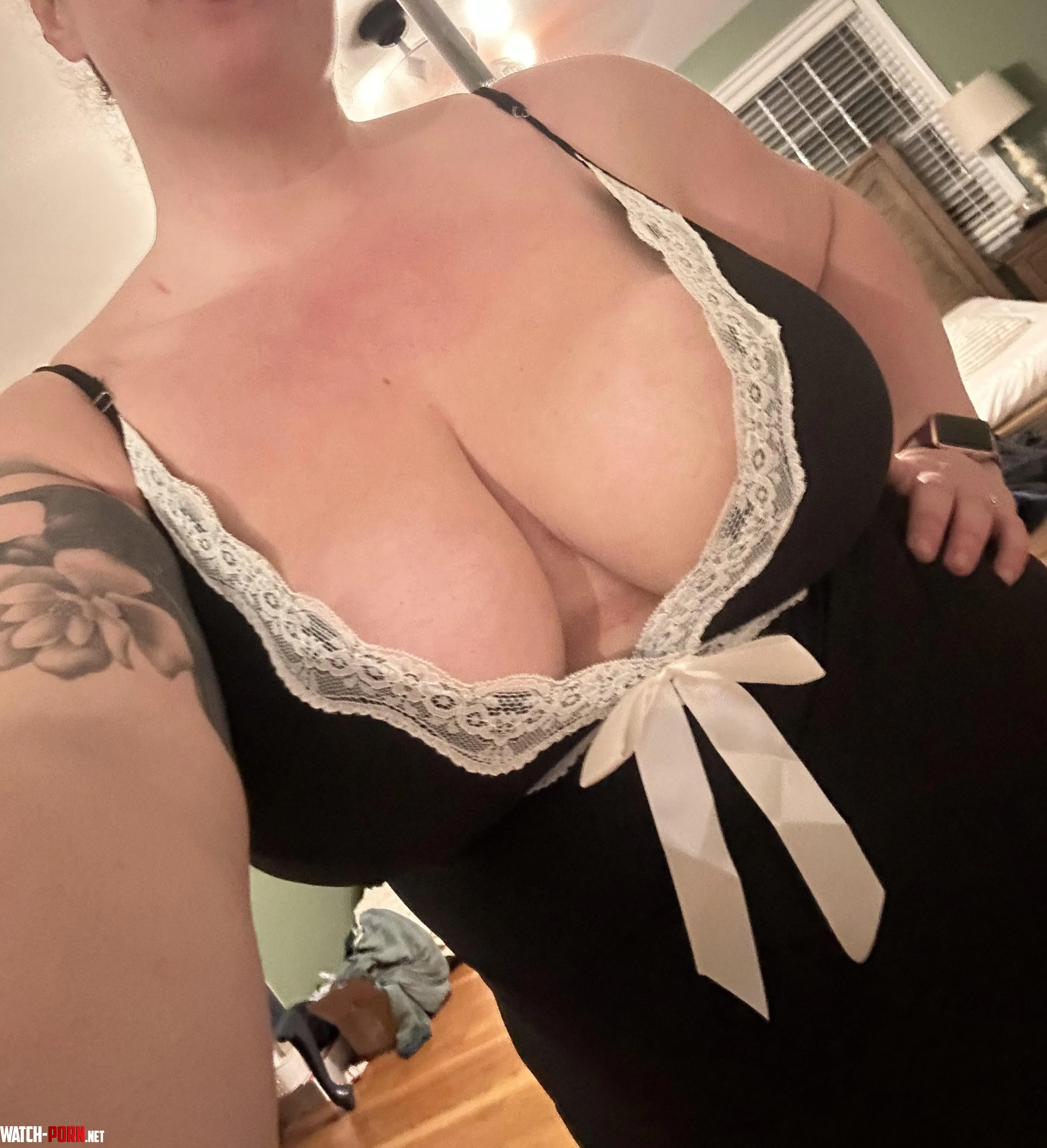 Big tits and loooong cleavage by DaliaJade