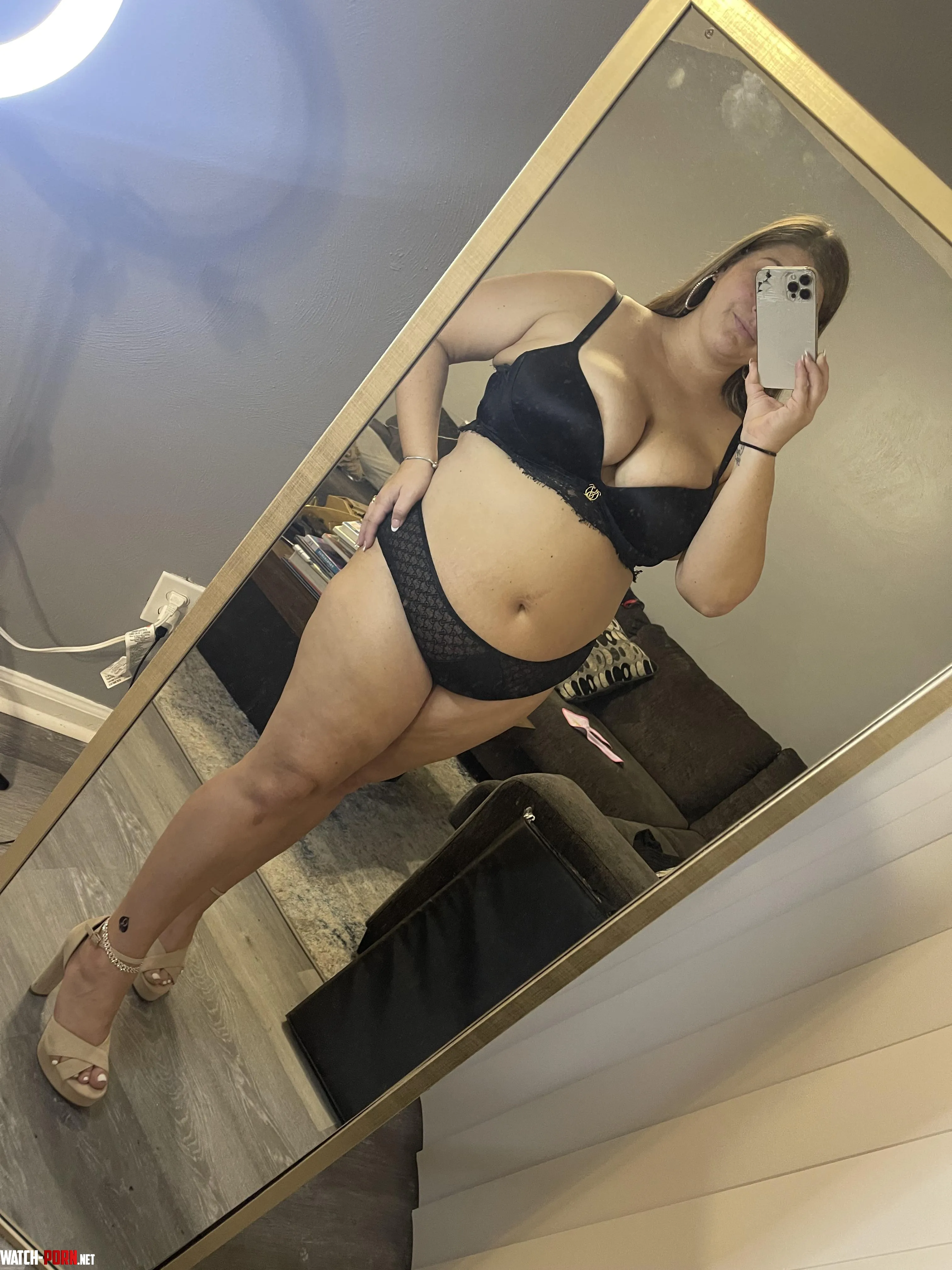 Thick and confident by pineappletitz