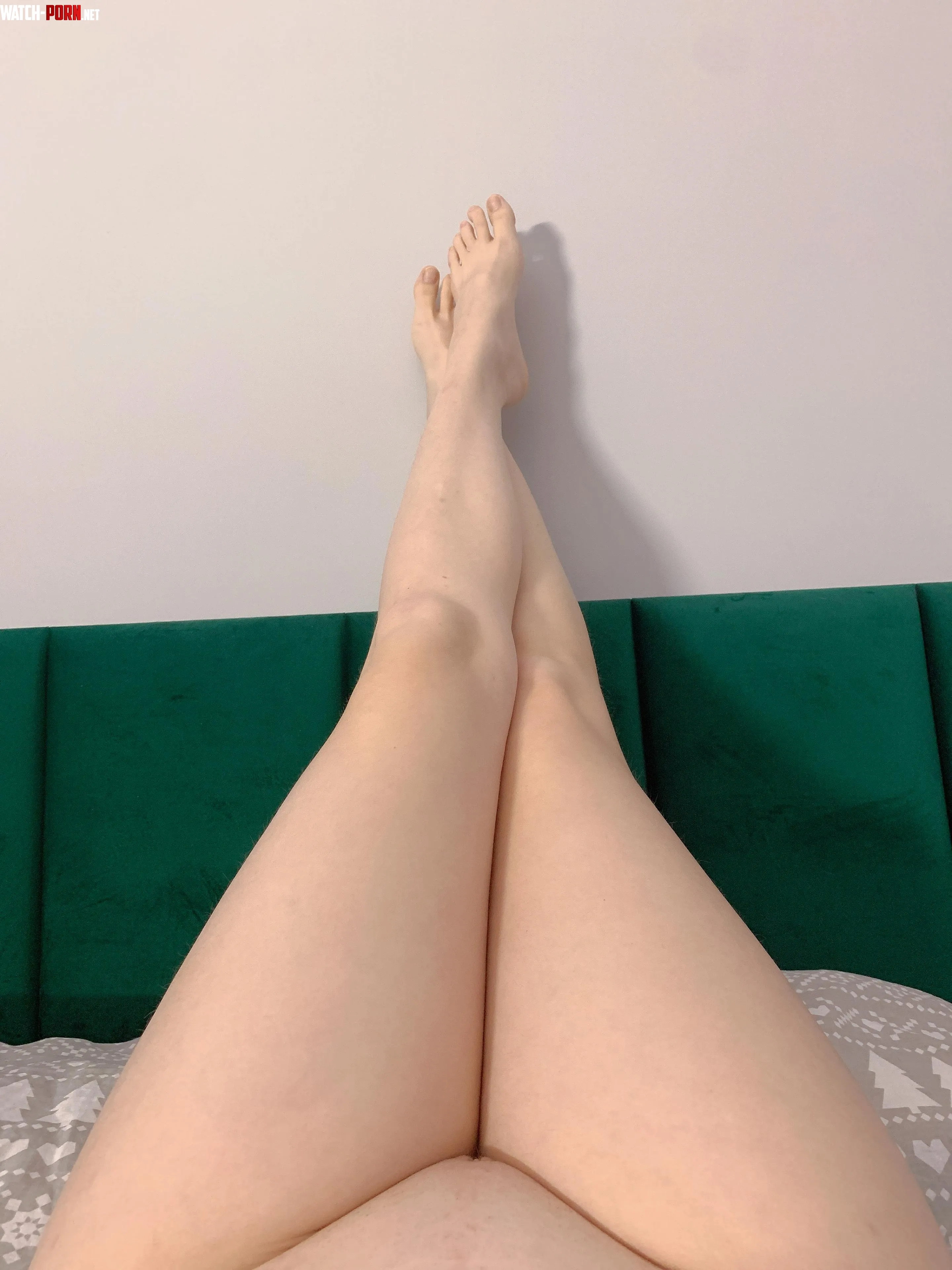 My pretty legs by BrianDamagesi