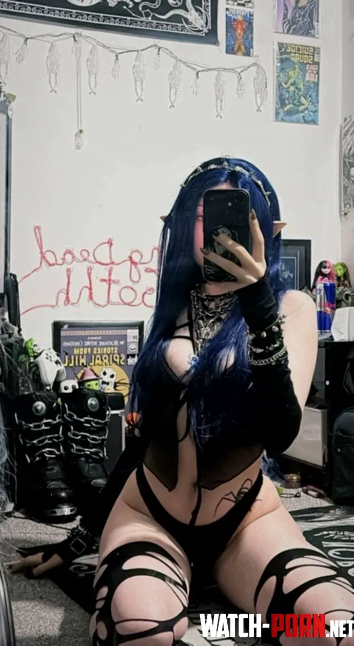 Pull my blue hair and suck my titties by LivingDeadGothh
