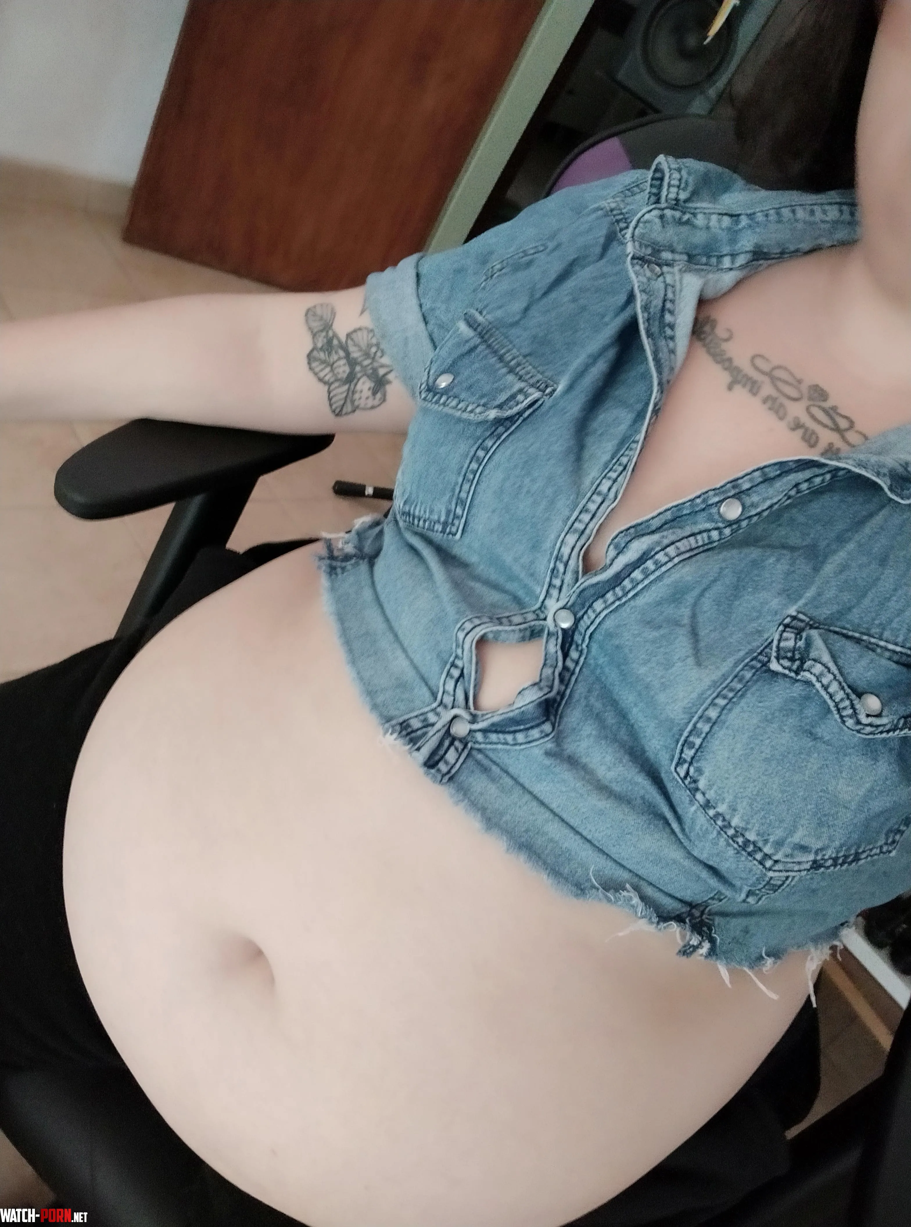 Giant tummy ripping this shirt off  by mielenelmedio