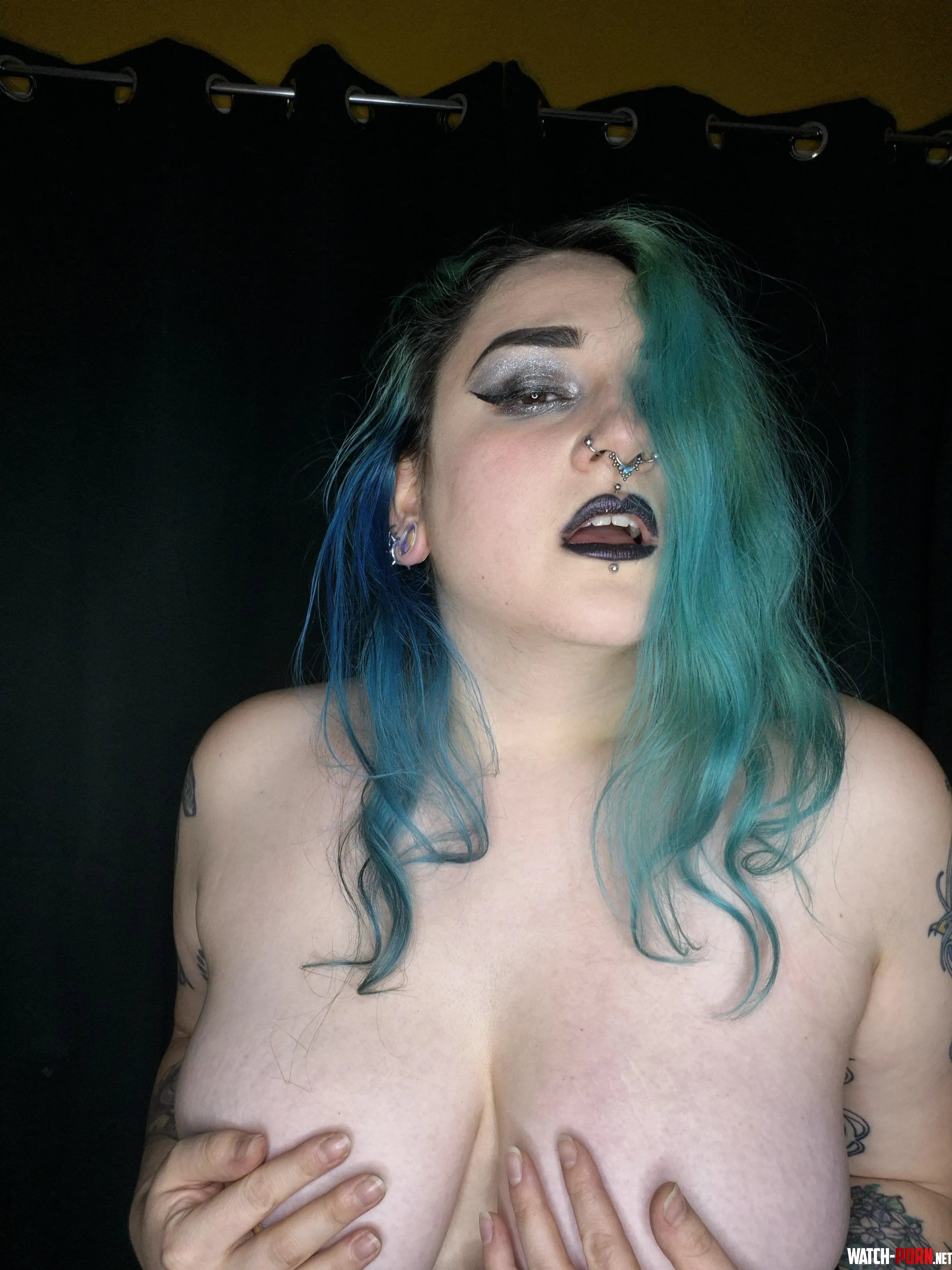 Handbras might be one of my favourite poses by MistressMagneto