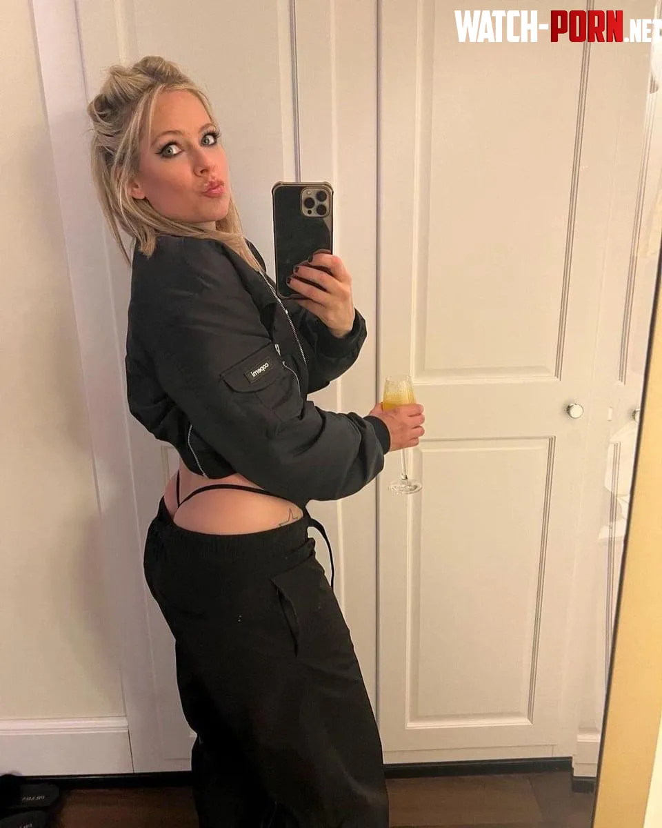 Avril Lavigne  by Infamous_Mention_450