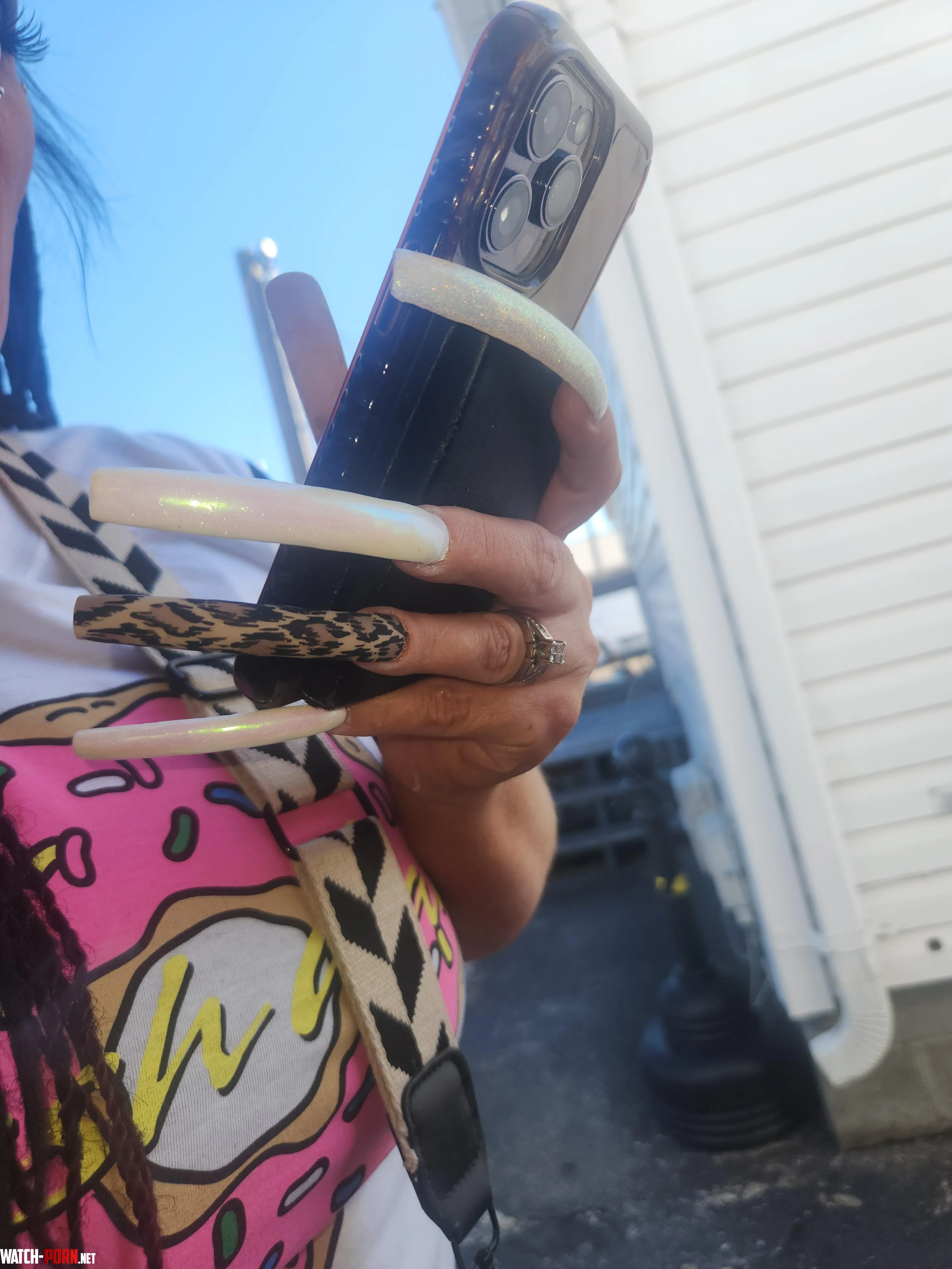 What would look better in my hand by sexywifekatt23