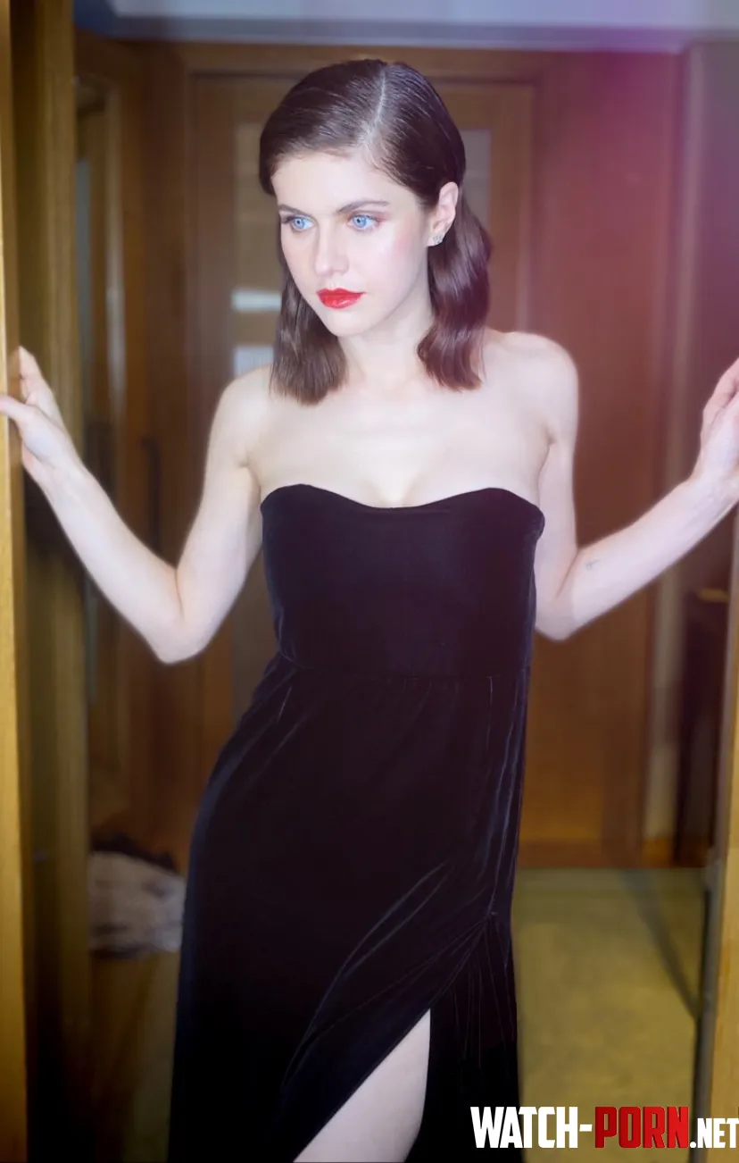 Alexandra Daddario by Yeeeeeftb