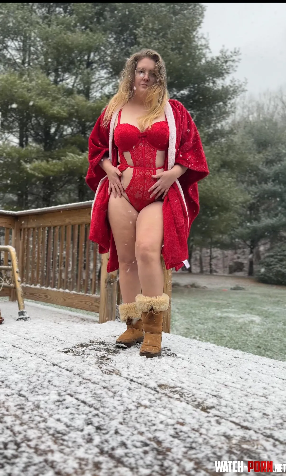 Mrs Claus is ready to play in the snow  by noyadontxoxo