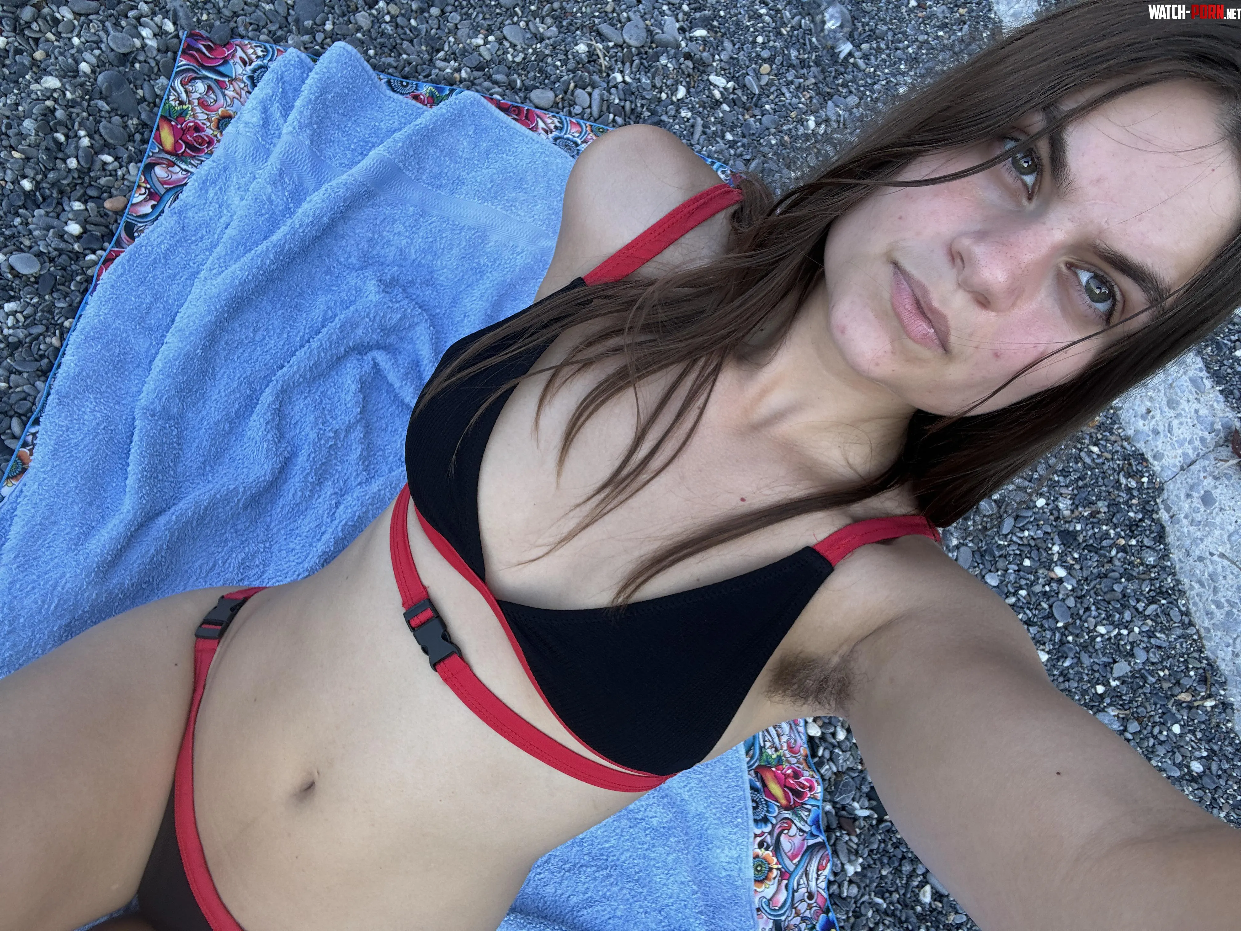I love flashing my hairy armpits at the sea  by tomikoari