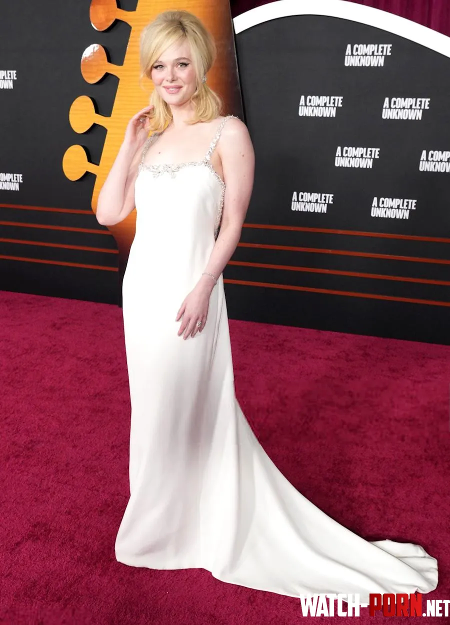 Elle Fanning by Ree-Ko