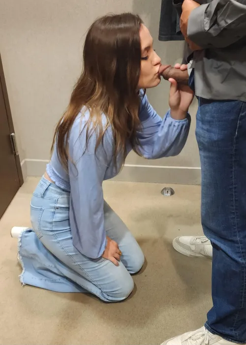 Thumbnail YBFAVBULL's Fun Experience in a Dressing Room