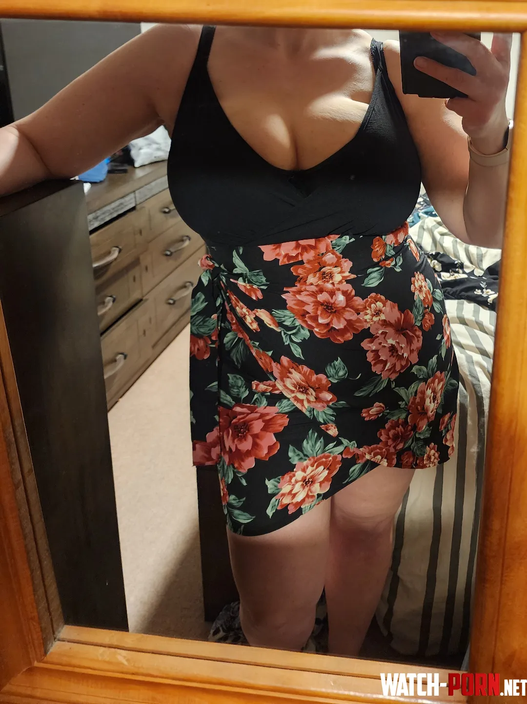 I love showing my cleavage off  by LustingAfterLacey