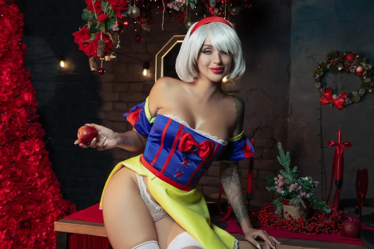 Thumbnail Snow White by Lera Himera - cosplaygirls Article by iam_Lera_Himera