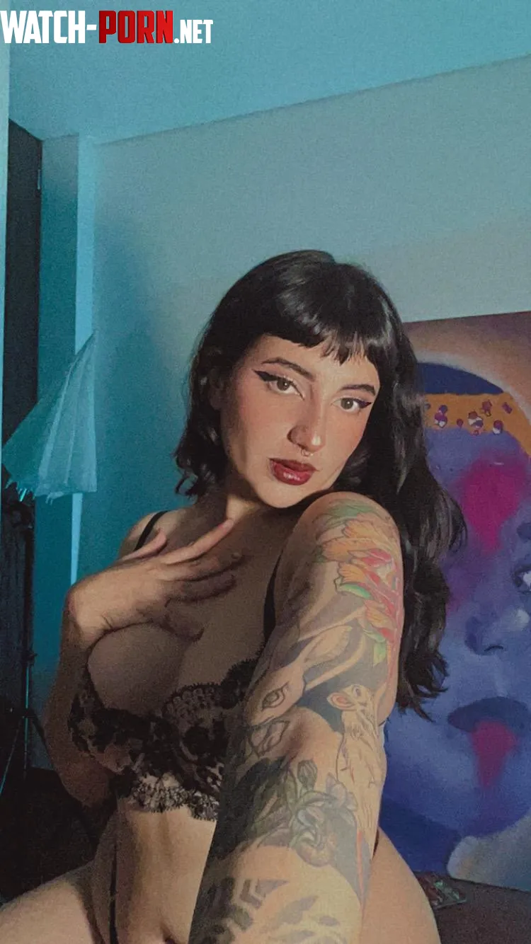 Come here and enjoy my tattooed body by simmoneb