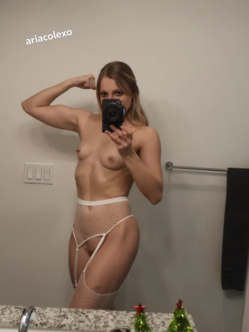 Thumbnail Staying Disciplined for You: Insights from ariacole__ in NSFW_Hardbodies