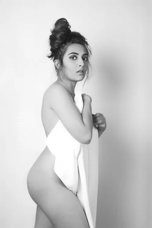 Thumbnail Discover the Allure: Towel, the Best Clothing Choice for Seduction