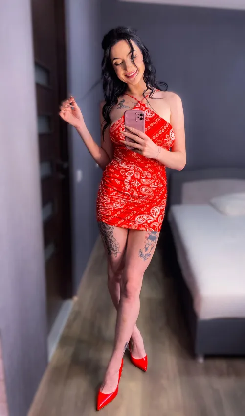 Thumbnail Bright Dresses and Smiles: Embracing My Style | Tightdresses