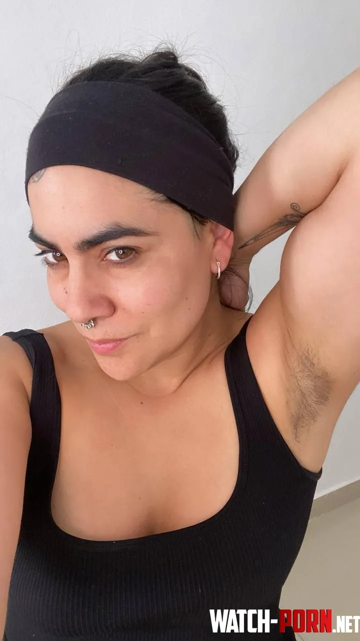 I made my hairy armpits sweat today by Mislatingyal