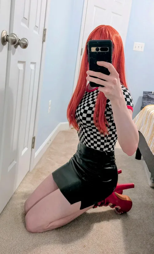 Thumbnail Sometime-Hazel's Seductive Pose: Hot Skirt for Kneeling