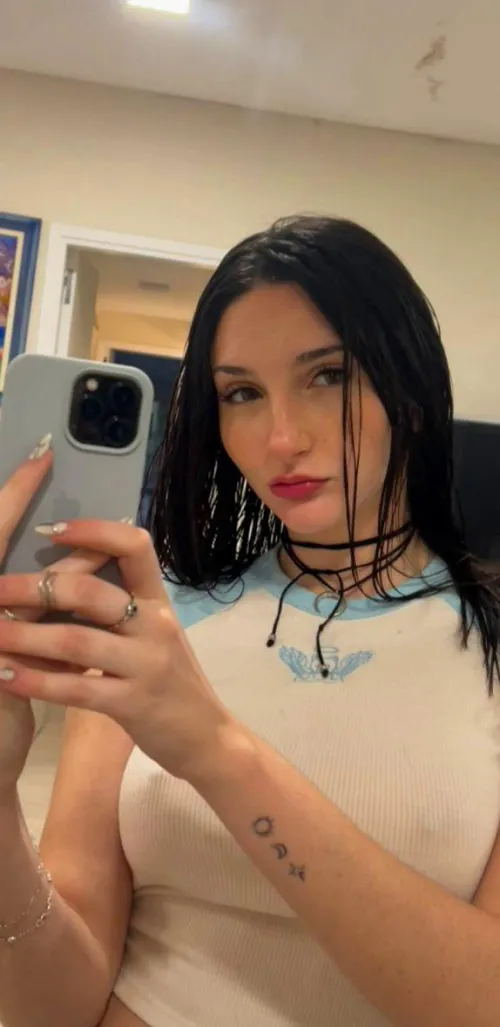 Thumbnail Teasing Mirror Selfie from F18 | MirrorSelfie
