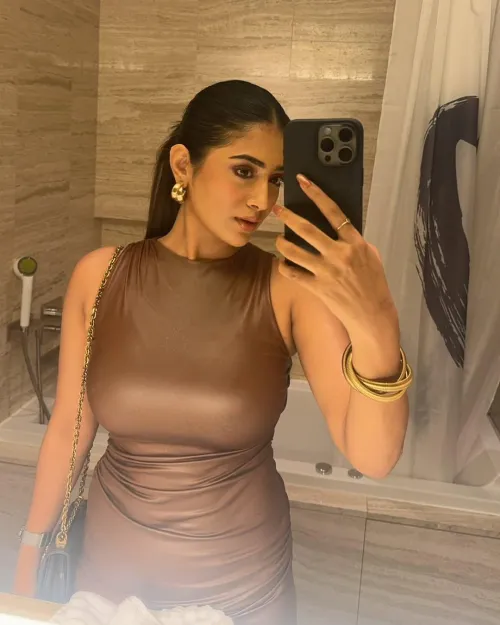 Thumbnail Cute Honkers: Unveiling Beauty in 2busty2hide by chiclet4846