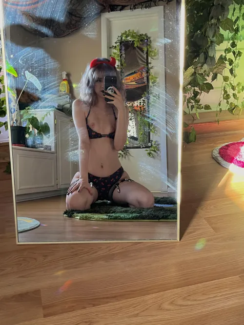 Thumbnail Dusty Mirror Yet Sexy Selfies by babuggyboo in emogirls Category