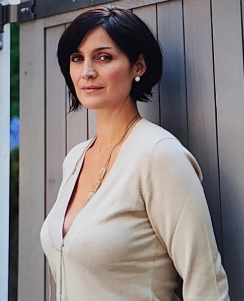 Thumbnail Carrie Anne Moss: Unveiling Her Celeb Charisma | MediumGrapefruit5667