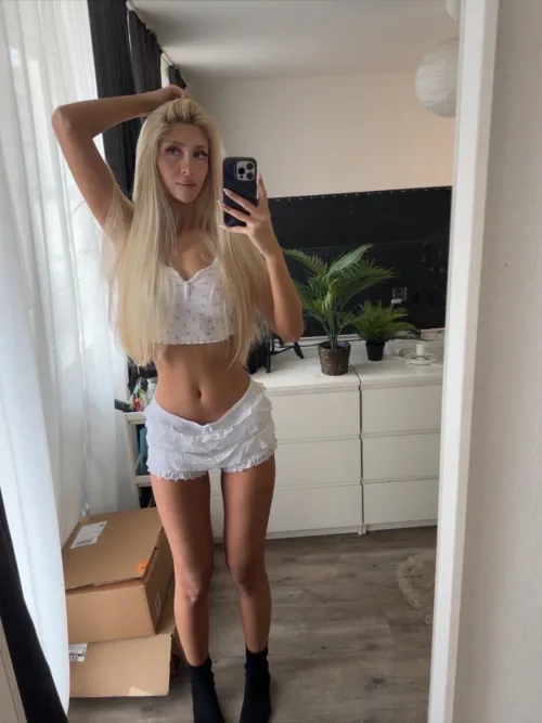 Thumbnail Caught in the Act: Step Sis Posing | MirrorSelfie
