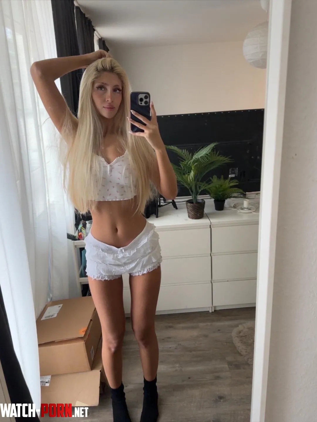 When you walk in and catch your step sis posing by Jill_cumhole