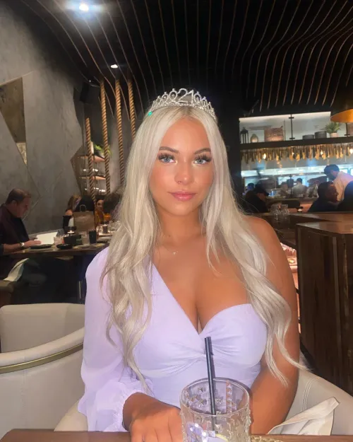 Thumbnail Embracing Elegance in the 2busty2hide Community by Sttbdithotu