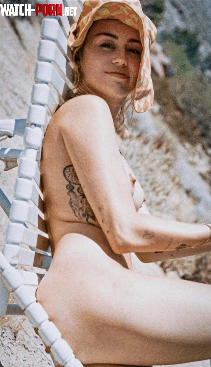 Miley Cyrus by Specialist-Text-3204