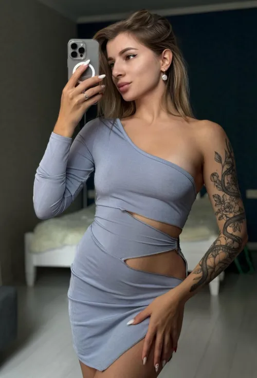 Thumbnail Choose the Perfect Dress for Your First Date with Zinarnia