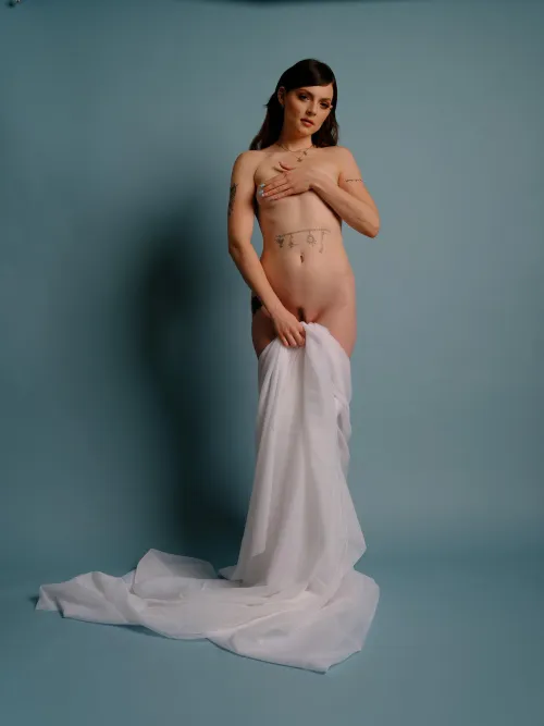 Thumbnail Handbra Enthusiast: Thin-Frosting-448 Celebrates the Art of Sensuality