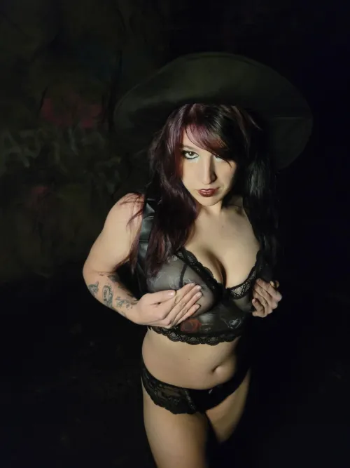 Thumbnail Discovering Witch Mommy with lovely_wench | gothsluts