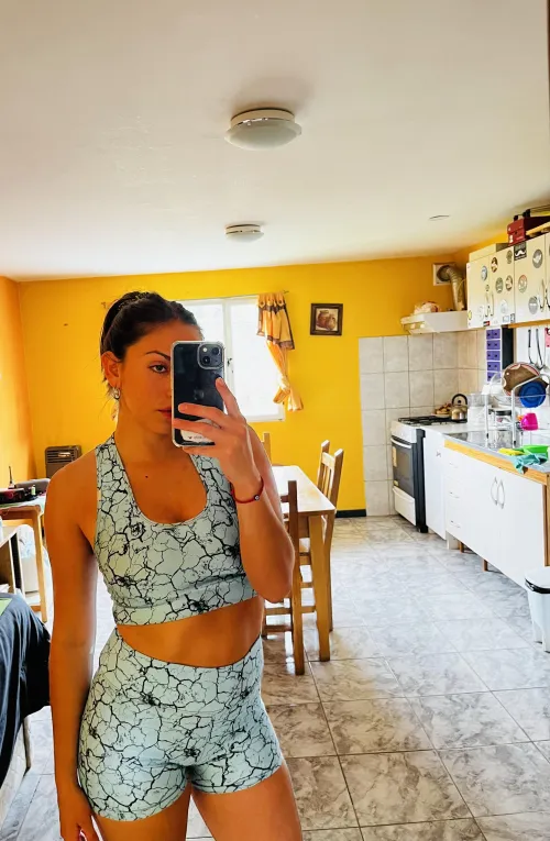 Thumbnail Post-Gym Vibes: Relaxing in Style and Comfort