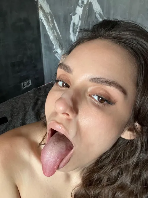 Thumbnail Do I suit a load of cum on my face by Paneavi