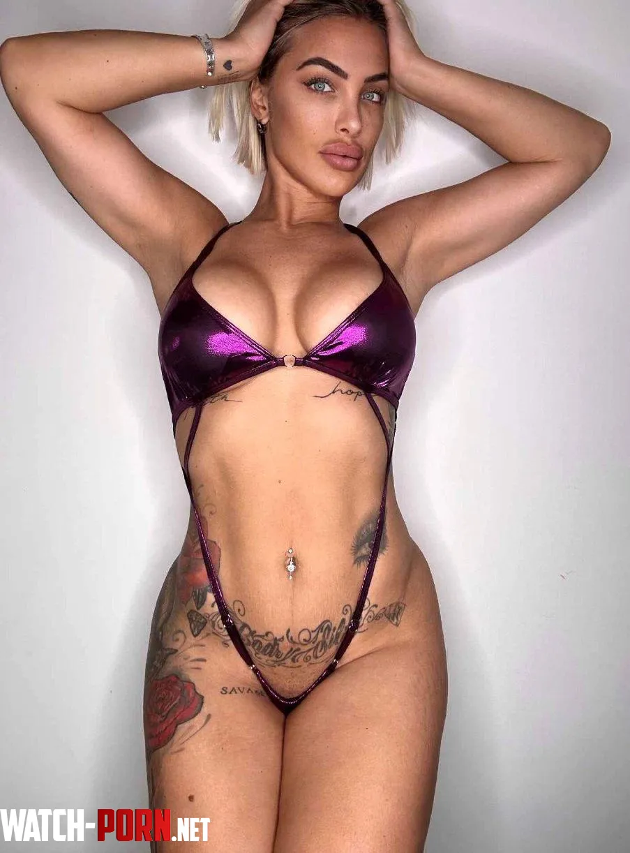panty too small it looks like nothing by romyindyvk
