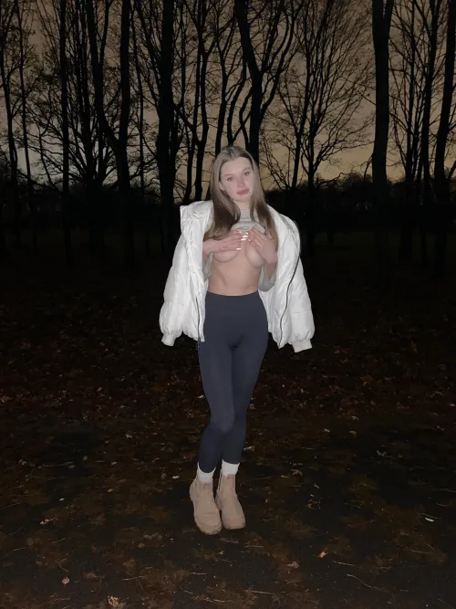 Thumbnail On the Street Appeal: Cherry_Petal_Girl's Underboob Discovery