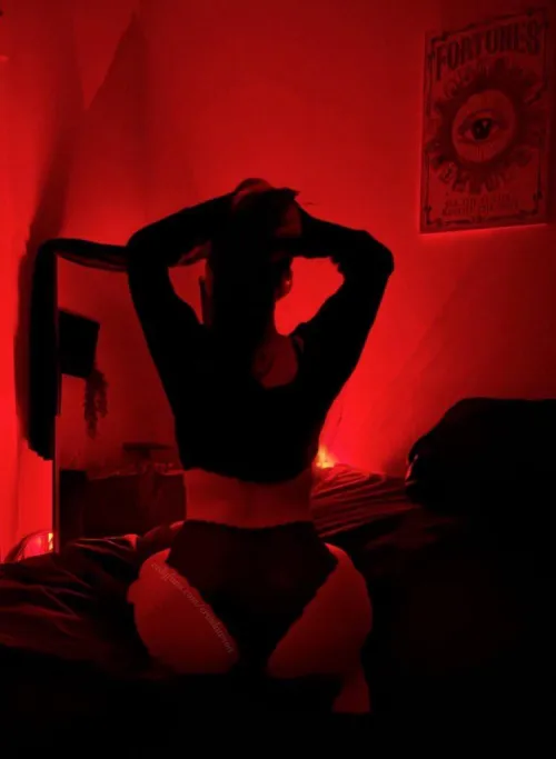 Thumbnail Sensual Elegance: erinbaby1024's Gothsluts Vibe