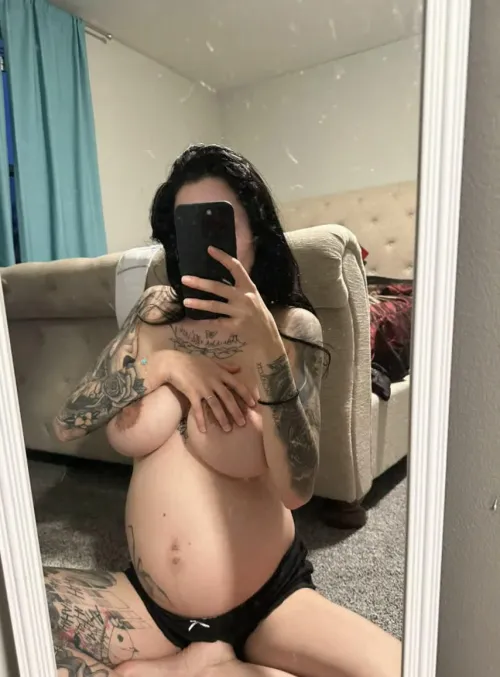 Thumbnail Playful Shower Plans: Explore Queenof_Rainbow's World | pregnantporn