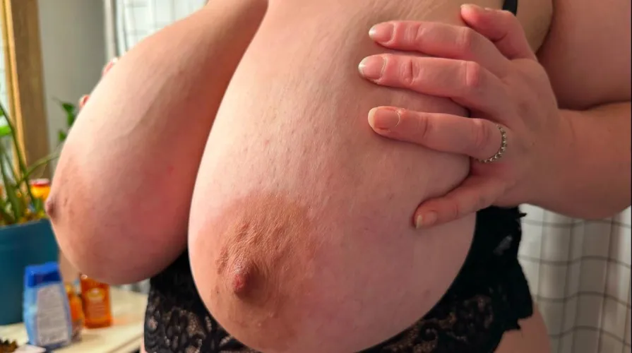 Thumbnail Indulge in Milked Pleasure - Don't Miss It! | busty_von_tease